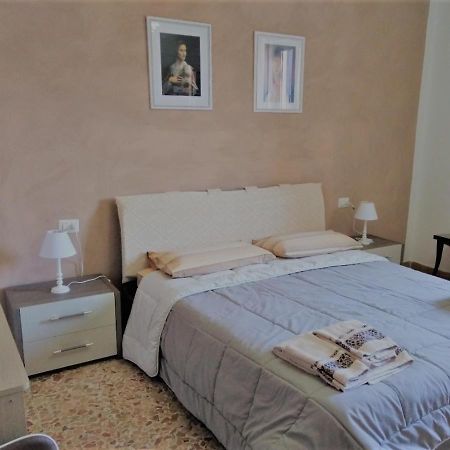 Bed and Breakfast Sa Rosa E Su Trapperi Oschiri Exterior foto