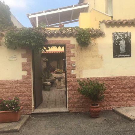 Bed and Breakfast Sa Rosa E Su Trapperi Oschiri Exterior foto