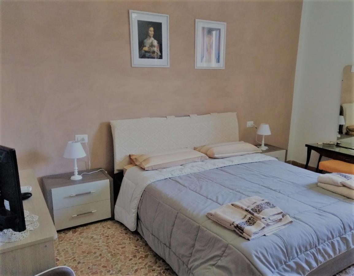 Bed and Breakfast Sa Rosa E Su Trapperi Oschiri Exterior foto