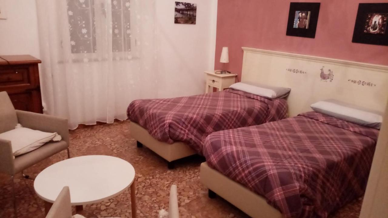 Bed and Breakfast Sa Rosa E Su Trapperi Oschiri Exterior foto