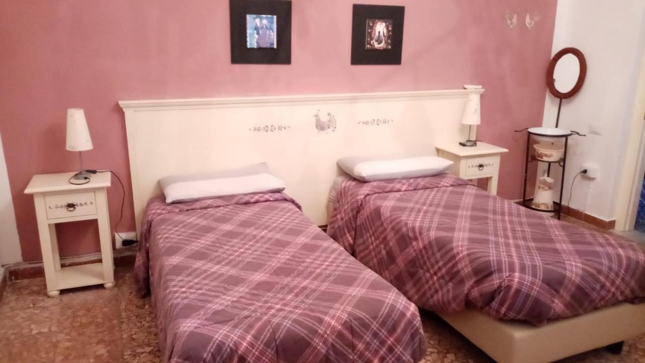 Bed and Breakfast Sa Rosa E Su Trapperi Oschiri Exterior foto