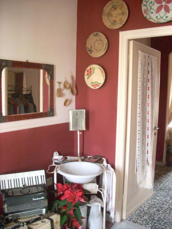 Bed and Breakfast Sa Rosa E Su Trapperi Oschiri Exterior foto